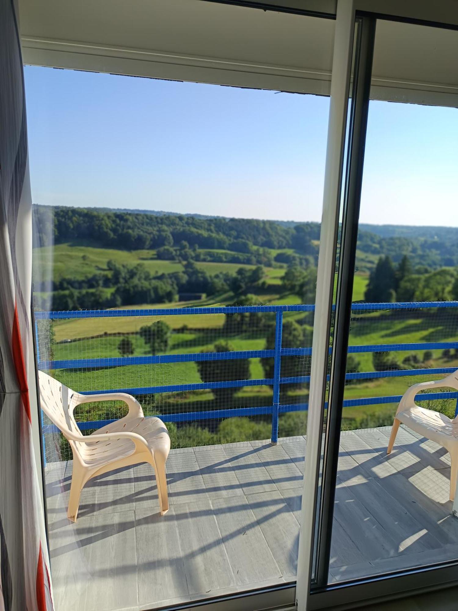 Bellevue Appartement La Tour-dʼAuvergne Buitenkant foto