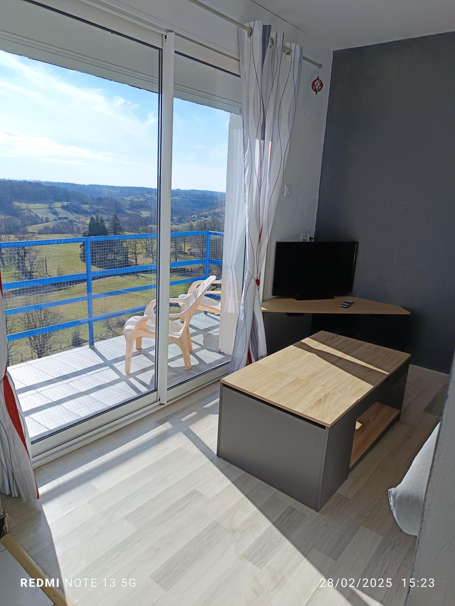 Bellevue Appartement La Tour-dʼAuvergne Buitenkant foto
